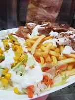 Döner Teller Mit Geflugel Und Pommes Salat